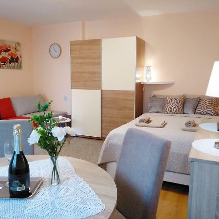 Sunray Studio Apartment 萨格勒布 外观 照片
