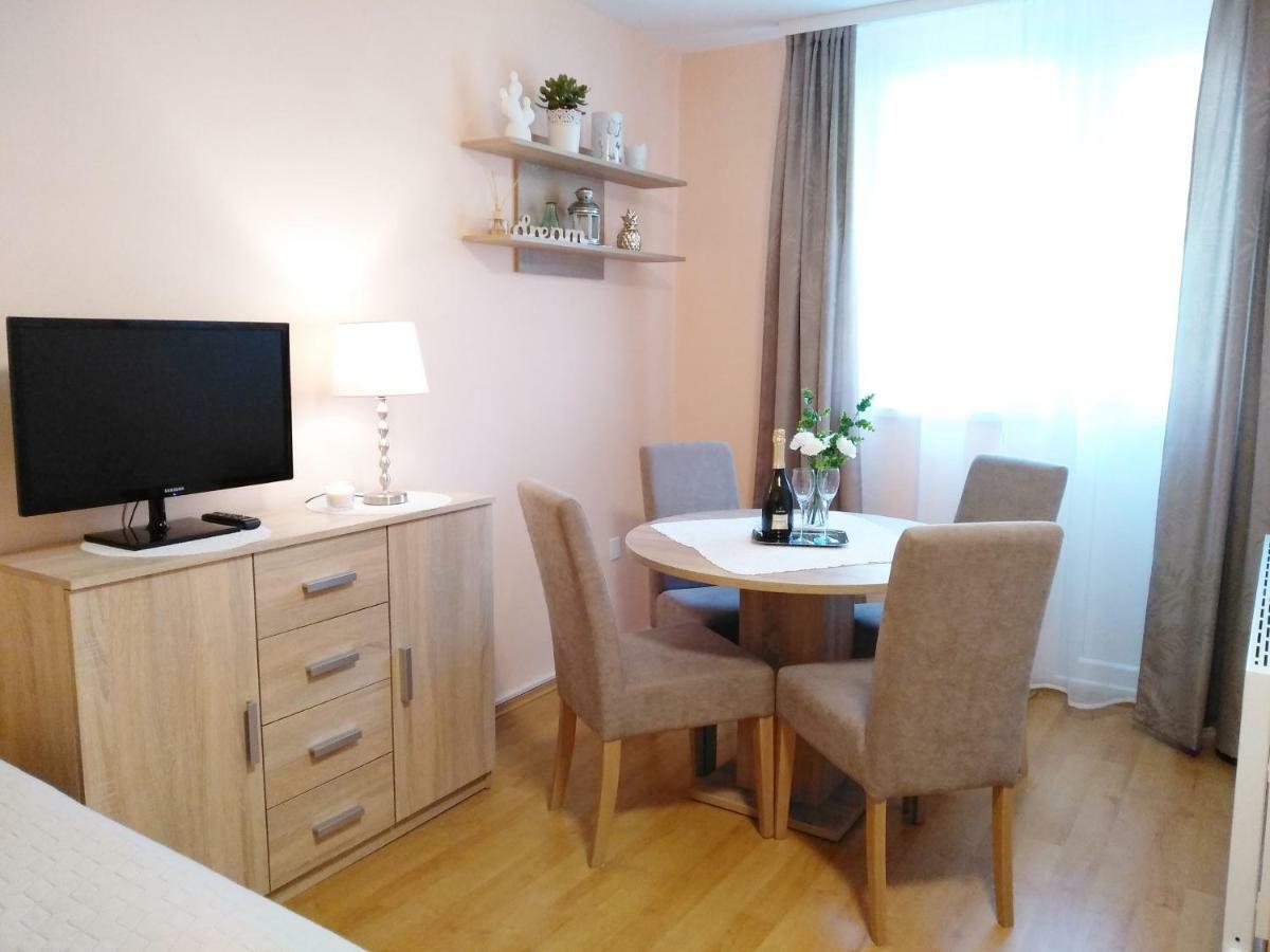 Sunray Studio Apartment 萨格勒布 外观 照片